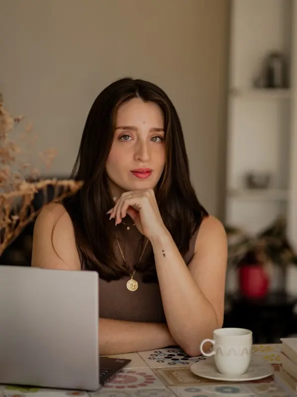 Yazmin Chanuar — Terapeuta de Casal